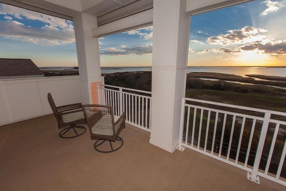 B431 SUNSET THRILLE PENTHOUSE CONDO • Virginia Beach, United States